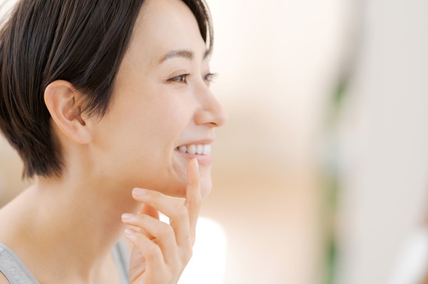 前歯の隙間を埋める5つの治療とは？原因や費用も解説
