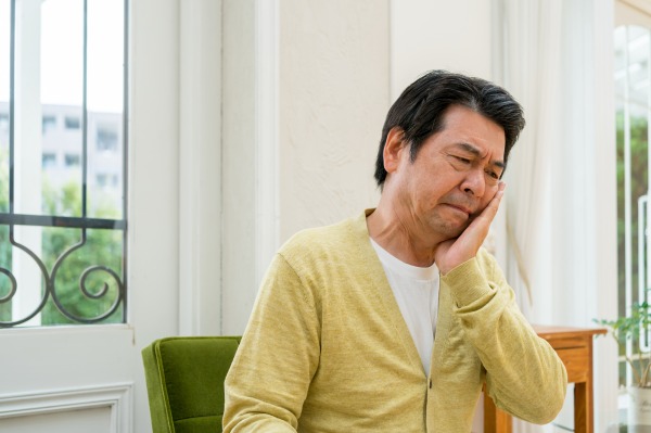 入れ歯が痛い原因とは？快適に使うための対処法