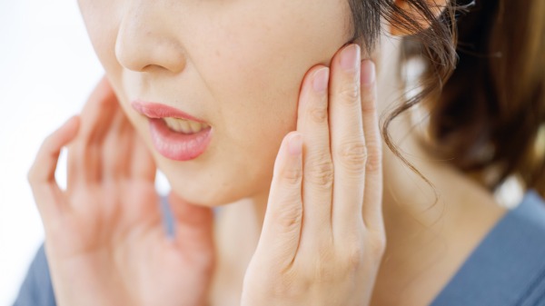 親知らずの痛みがひどいときの対処法と受診の目安