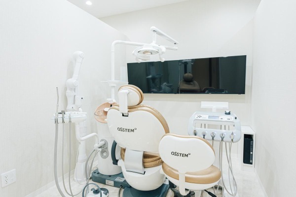 渋谷マロンTokyoの診察室|ドライマウス(口腔乾燥症)の原因と対策方法を解説|渋谷の歯医者なら渋谷マロン歯科Tokyo