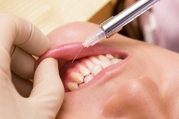 黒ずんでいる歯ぐき｜歯ぐきの黒ずみが気になる…7つの原因と改善方法を解説｜渋谷の歯医者なら渋谷マロン歯科Tokyo